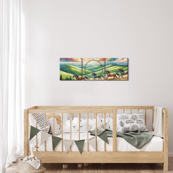 Obraz – Konie galopujące przez krajobraz (z zegarem) (90x30 cm)