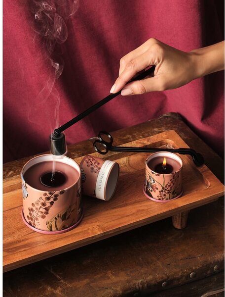 Zapachowa świeca czas palenia 50 h Terra Tabac – ILLUME x Bloomingville