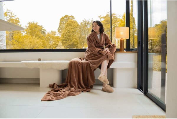 Brązowy koc z mikropluszu 150x200 cm Pippa – Tiseco Home Studio