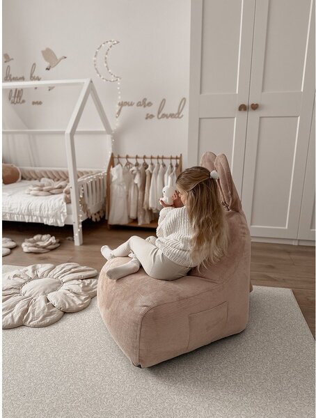 Jasnoróżowy dziecięcy worek do siedzenia Funny Bunny – The Brooklyn Kids
