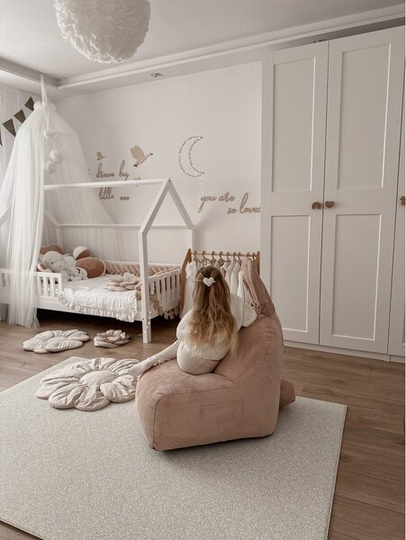 Jasnoróżowy dziecięcy worek do siedzenia Funny Bunny – The Brooklyn Kids