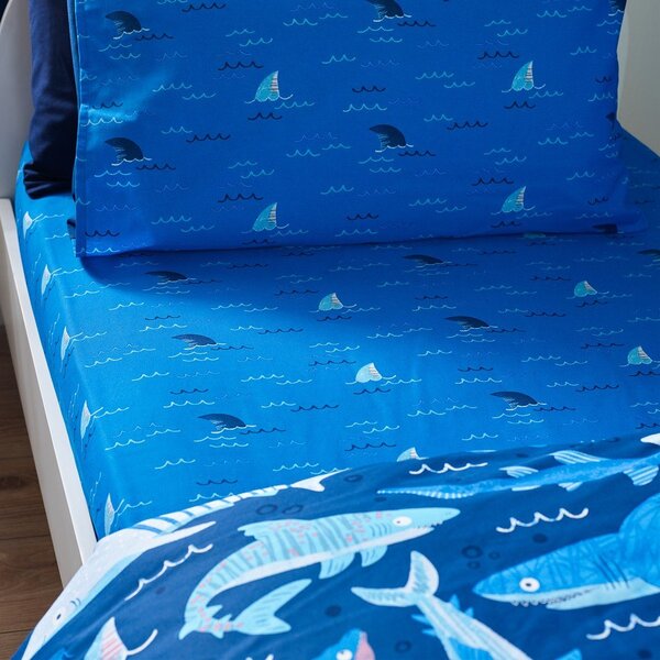 Niebieskie prześcieradło dziecięce jednoosobowe z gumką 90x190 cm Jawsome Shark – Catherine Lansfield