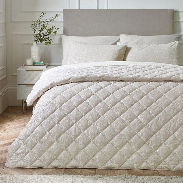 Beżowa narzuta pikowana 240x260 cm Corded Leaves – Catherine Lansfield