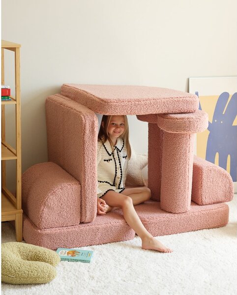 Różowa sofa dla dzieci z materiału bouclé 132 cm Settee – Wigiwama