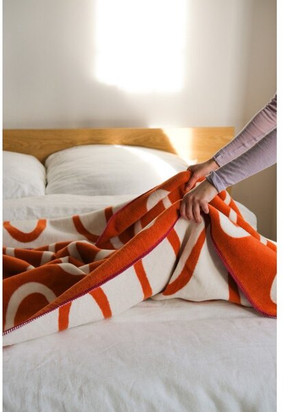 Pomarańczowy koc 150x200 cm Swirl – noo.ma