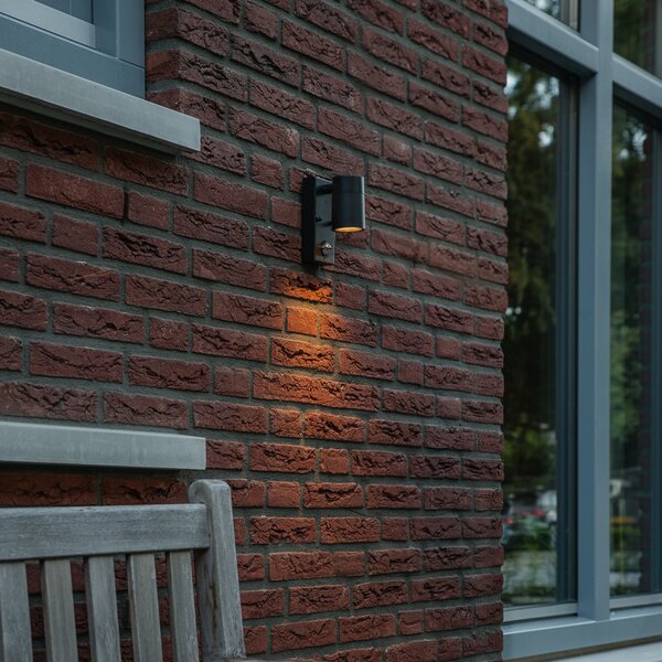 Lampa ścienna zewnętrzna czarna z czujnikiem ruchu IP44 - Solo