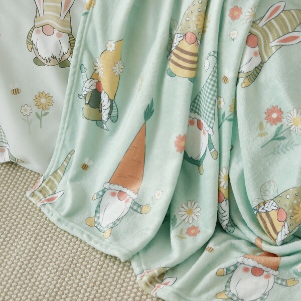 Jasnozielony koc z wielkanocnym motywem z mikropluszu 130x170 cm Spring Gonks – Catherine Lansfield