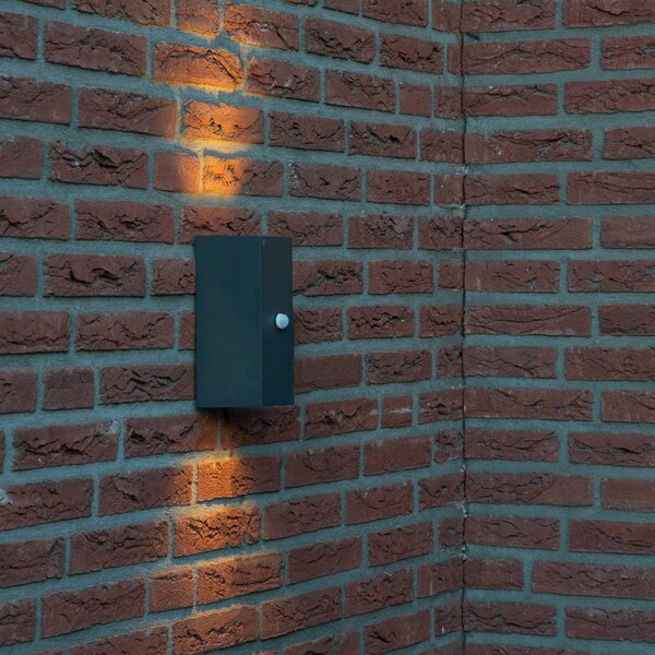 Antracytowa lampa ścienna z 2 światłami IP44 z czujnikiem ruchu - Baleno