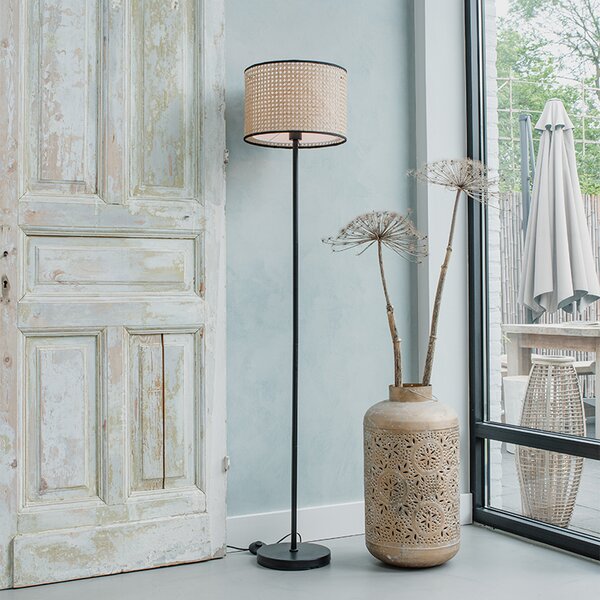 Lampa stojąca rustykalna czarna z abażurem z rattanu - Kata
