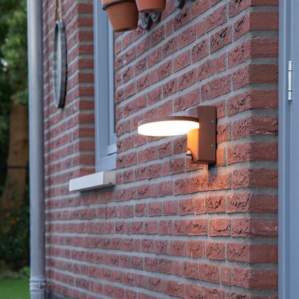 Lampa ścienna zewnętrzna brązowa rdza w tym LED IP54 czujnik ruchu - Esmee