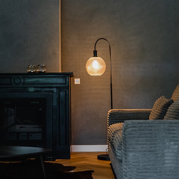 Designerska lampa podłogowa czarna z dymionym szkłem - Chico