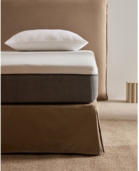 Średnio twardy piankowy materac 135x190 cm Eva – Kave Home