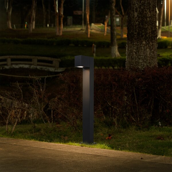 Lampa zewnętrzna czarna z kolcem do ziemi i dławikiem kablowym 65 cm z gniazdem IP44 - Baleno