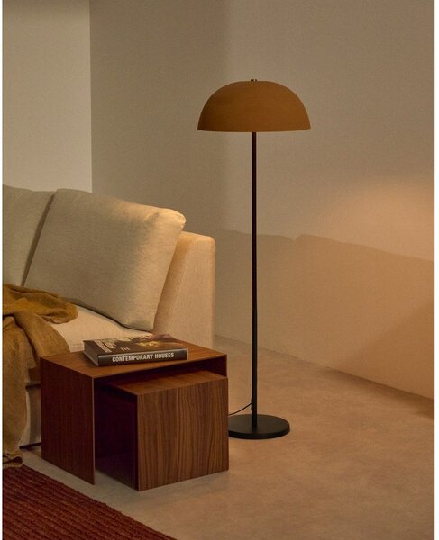 Lampa stojąca w kolorze terakoty z metalowym kloszem (wysokość 140 cm) Nibla – Kave Home