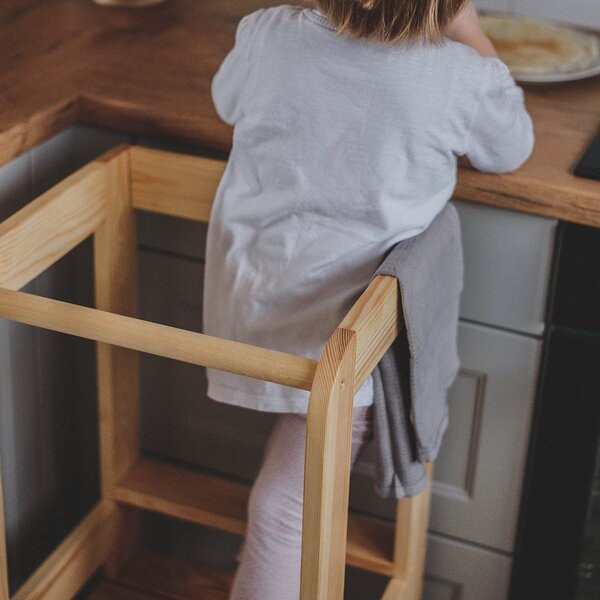 Pomocnik kuchenny dla dzieci z litego drewna sosnowego w naturalnym kolorze Montessori – Meowbaby