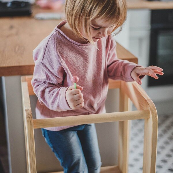 Pomocnik kuchenny dla dzieci z litego drewna sosnowego w naturalnym kolorze Montessori – Meowbaby
