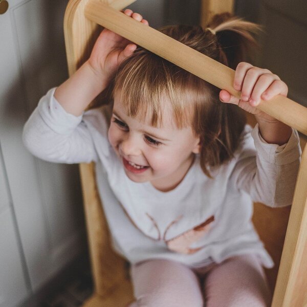 Pomocnik kuchenny dla dzieci z litego drewna sosnowego w naturalnym kolorze Montessori – Meowbaby
