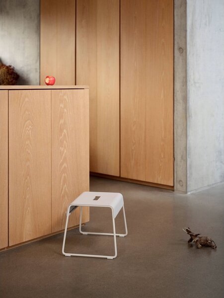 Szary stołek A-stool − Zone
