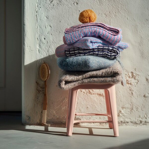 Niebieski/różowy ręcznik z mieszanki bambusa frotte 50x100 cm Nuance – JUNA