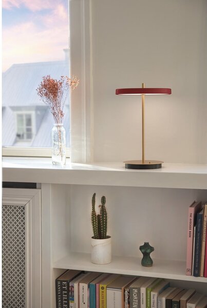 Czerwona lampa stołowa LED ze ściemniaczem i metalowym kloszem (wysokość 31 cm) Asteria Move – UMAGE