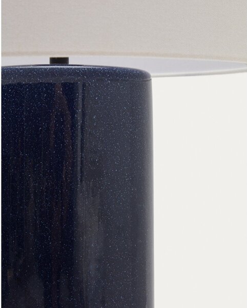 Niebieska lampa stołowa z tekstylnym kloszem (wysokość 53,5 cm) Toneric – Kave Home