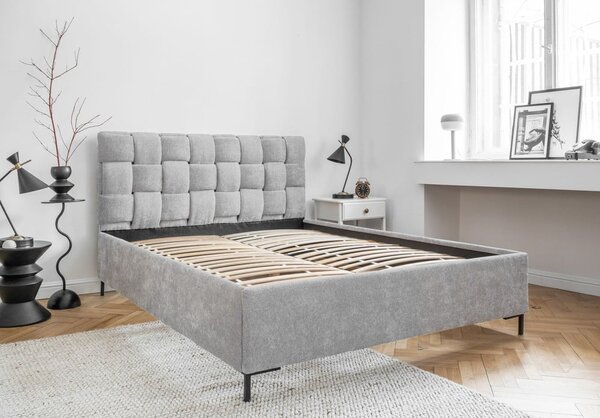 Jasnoszare tapicerowane łóżko dwuosobowe ze stelażem 140x200 cm Eve – Miuform