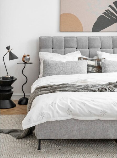 Jasnoszare tapicerowane łóżko dwuosobowe ze stelażem 140x200 cm Eve – Miuform