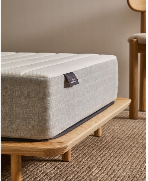 Twardy sprężynowy materac termoregulacyjny 150x190 cm Juno – Kave Home