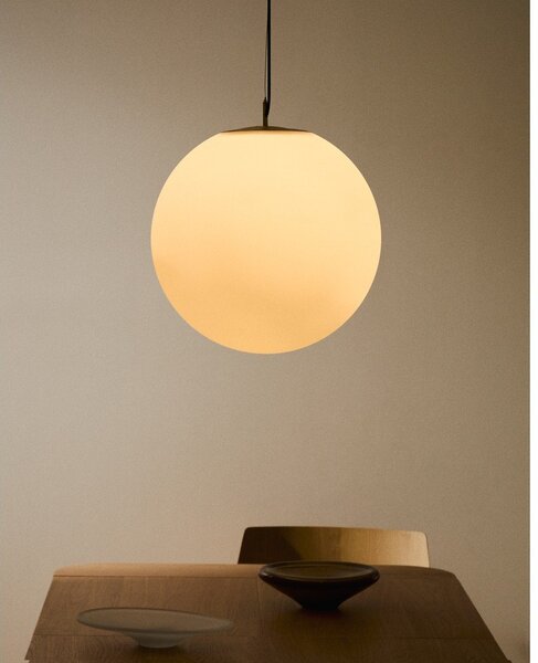 Biała/w kolorze złota metalowa lampa wisząca ze szklanym kloszem ø 50 cm Brisia – Kave Home