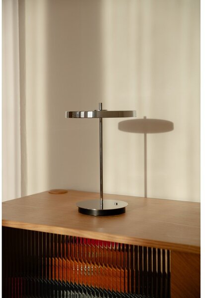 Lampa stołowa LED ze ściemniaczem w kolorze srebra z metalowym kloszem (wysokość 31 cm) Asteria Move – UMAGE