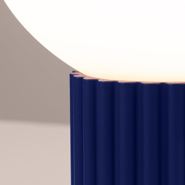 Ciemnoniebieska lampa stołowa ze szklanym kloszem (wysokość 19 cm) Orbital – Sollux