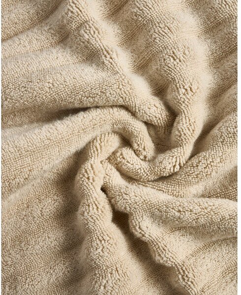Beżowy bawełniany ręcznik kąpielowy frotte 70x140 cm Navira – Kave Home