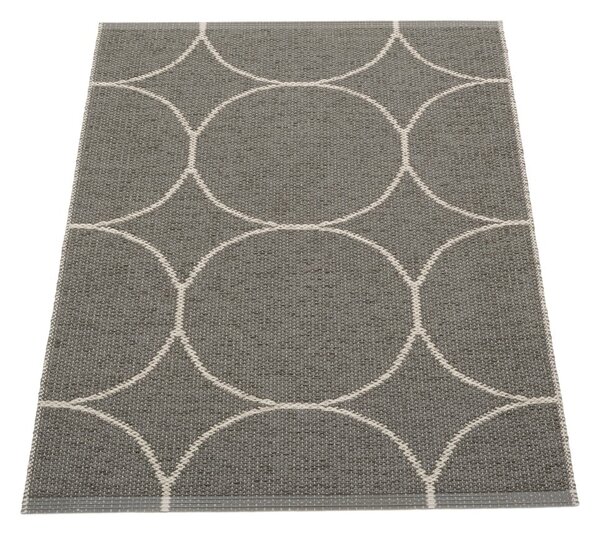 Ciemnoszary dywan odpowiedni na zewnątrz 70x100 cm Boo Charcoal Linen – Pappelina
