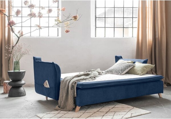 Ciemnoniebieska aksamitna rozkładana sofa 225 cm Charming Charlie – Miuform