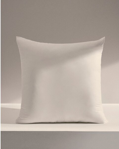 Poduszka 70x70 cm Fluff – Kave Home