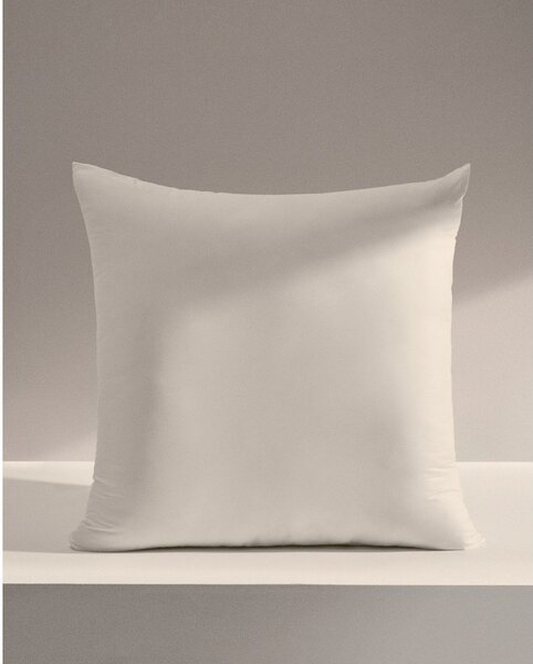 Poduszka 70x70 cm Fluff – Kave Home