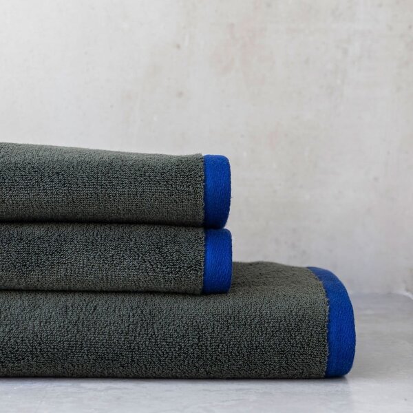 Ciemnozielono-niebieski ręcznik z bawełny organicznej frotte 50x90 cm Soft – Mette Ditmer Denmark