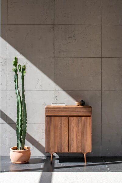 Brązowa komoda z litego drewna orzechowego 90x110x45 cm Fawn – Gazzda