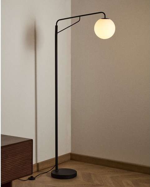 Biało-czarna lampa stojąca ze szklanym kloszem (wysokość 164 cm) Eilo – Kave Home