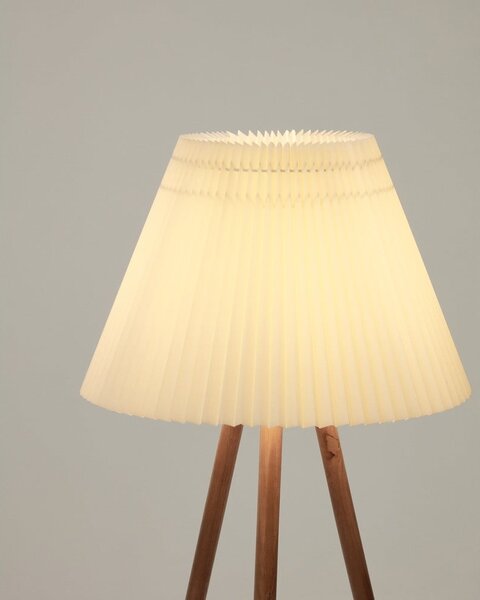 Naturalna lampa stojąca z tekstylnym kloszem (wysokość 149 cm) Benicarlo – Kave Home