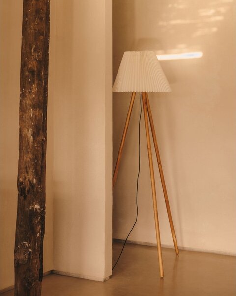 Naturalna lampa stojąca z tekstylnym kloszem (wysokość 149 cm) Benicarlo – Kave Home