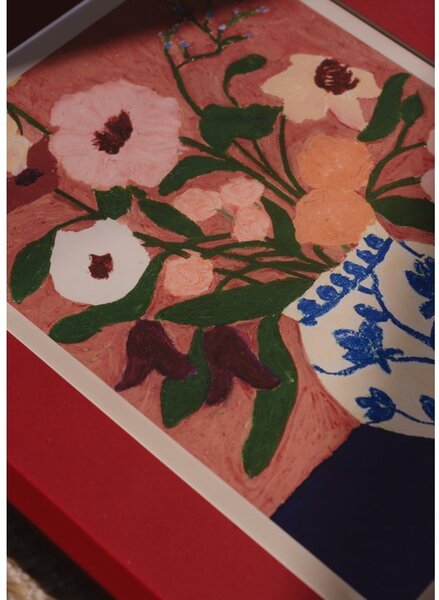 Plakat 30x40 cm Flowers on Blue Table – Carla Llanos – The Poster Club