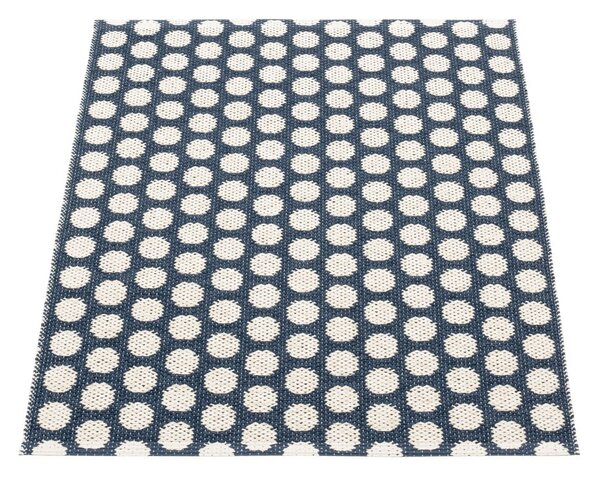Ciemnoniebieski dywan odpowiedni na zewnątrz 70x90 cm Noa Dark Blue – Pappelina