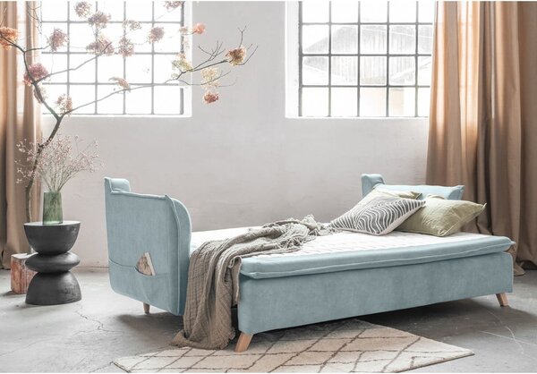 Jasnoniebieska aksamitna rozkładana sofa 225 cm Charming Charlie – Miuform