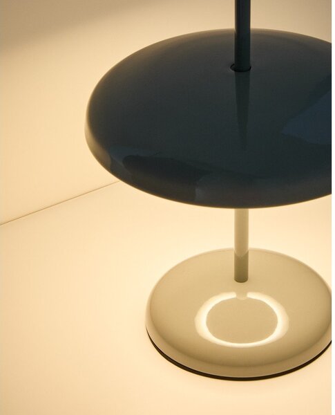 Jasnozielona lampa stołowa LED ze ściemniaczem z metalowym kloszem (wysokość 35 cm) Porte – Kave Home