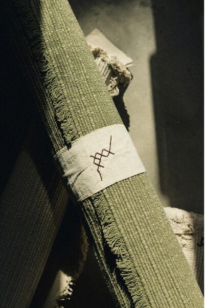 Bawełniany dywan tkany ręcznie w kolorze khaki 140x200 cm Handloom – Lorena Canals