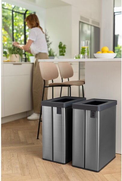Szary kosz na śmieci do segregacji odpadów z plastiku z recyklingu 54 l Verto Recycle – Curver