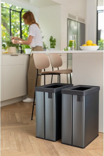 Szary kosz na śmieci do segregacji odpadów z plastiku z recyklingu 54 l Verto Recycle – Curver
