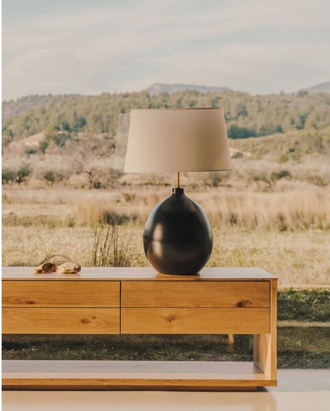 Czarno-biała lampa stołowa z tekstylnym kloszem (wysokość 72 cm) Foixa – Kave Home