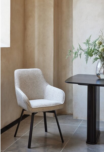 Jasnoszary tapicerowany fotel jadalniany z podłokietnikami Alma – Unique Furniture